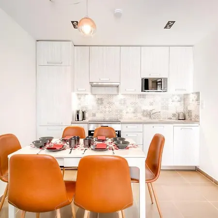 Apartamento - New - With Sunny Balcony