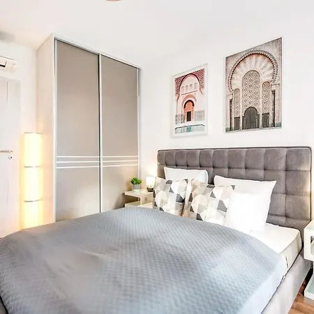 Apartamento - New - With Sunny Balcony