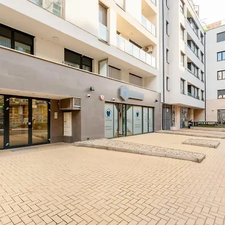 - New - With Sunny Balcony Apartmán