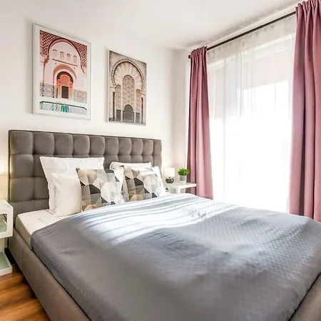 - New - With Sunny Balcony Appartement