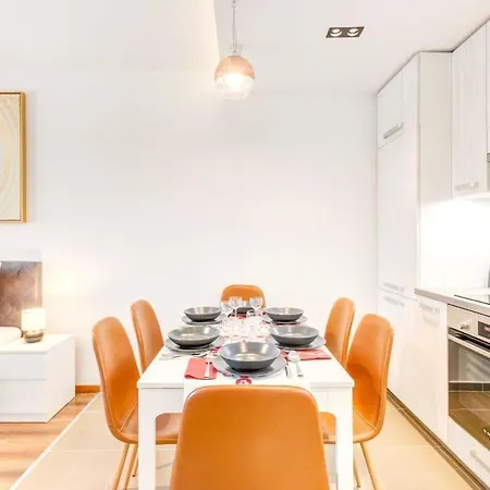 Appartement - New - With Sunny Balcony