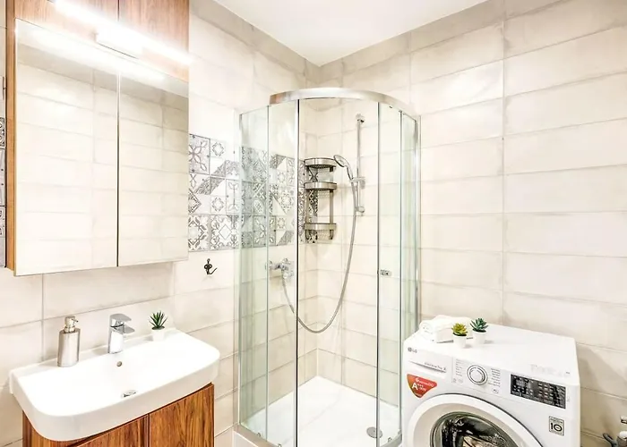 - New - With Sunny Balcony Apartamento