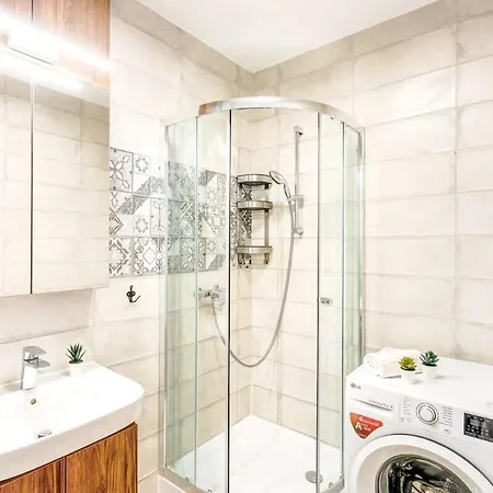 - New - With Sunny Balcony Apartment