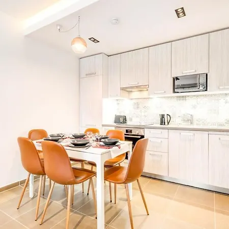 - New - With Sunny Balcony Apartment