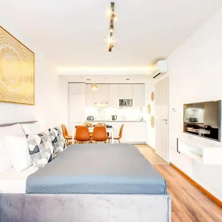 - New - With Sunny Balcony * Budapest