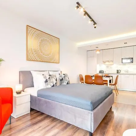 - New - With Sunny Balcony Apartment