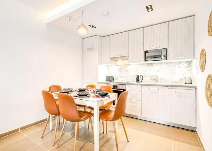 - New - With Sunny Balcony Appartamento