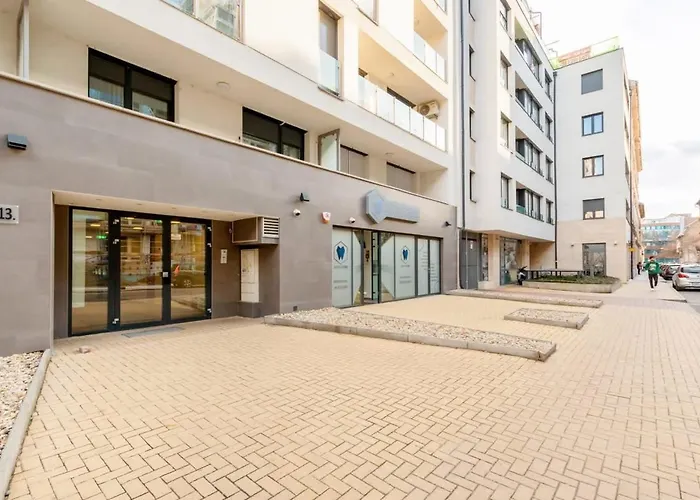 - New - With Sunny Balcony Appartamento