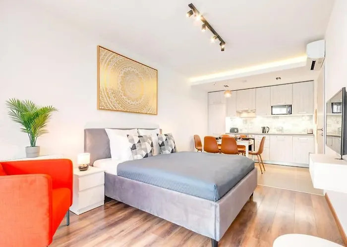- New - With Sunny Balcony Appartamento